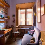 Charming Bright Colosseum Apartment Rome