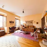 Charming Bright Colosseum Apartment Rome