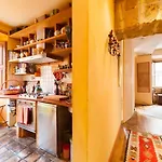 Charming Bright Colosseum Apartment Rome