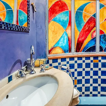 Charming Bright Colosseum Apartment