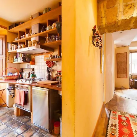 Charming Bright Colosseum Apartment Rom