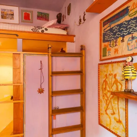 Charming Bright Colosseum Apartment Rom