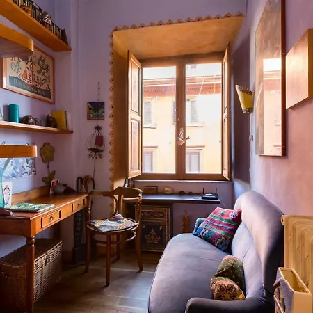 Charming Bright Colosseum Apartment Rome