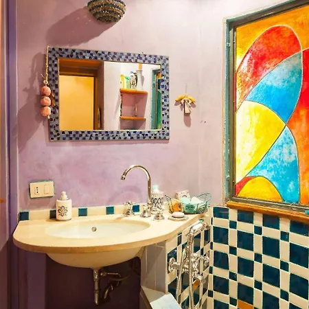 Charming Bright Colosseum Apartment